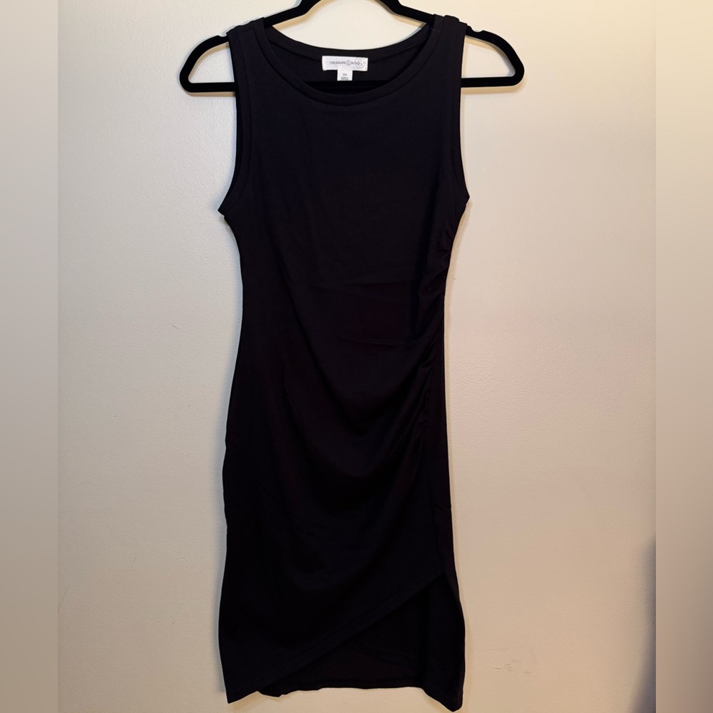 Treasure & Bond fitted dress with beautiful tulip hem! Size XS! NWOT